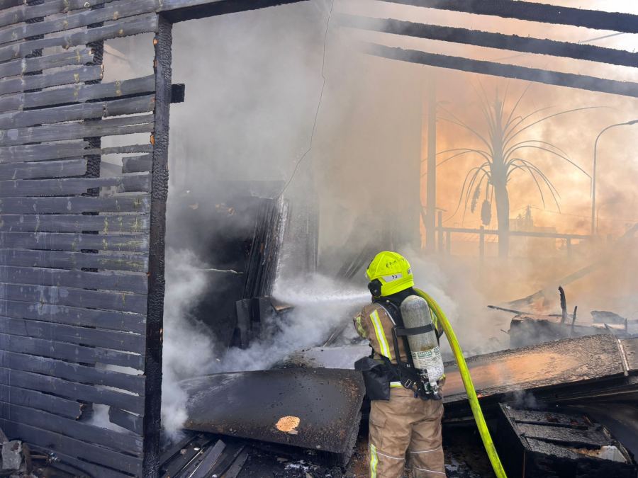  باقة الغربية: طواقم الإطفاء تحاول السيطرة على حريق كبير بشارع ابن خلدون